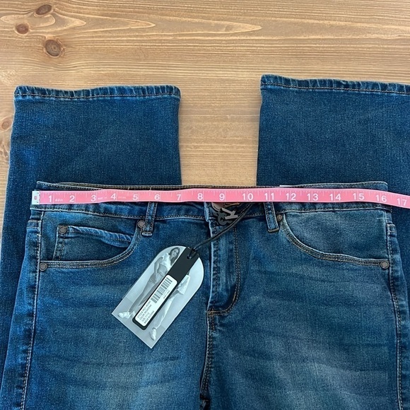 NWT Kendall & Kylie Kurvy Mid-rise Baby Boot Jean Size 11/12 Color Pasadena - Picture 10 of 15